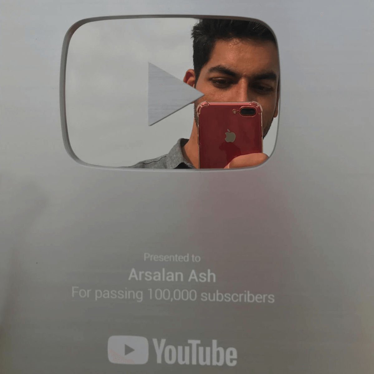 arsalan ash holding youtube award